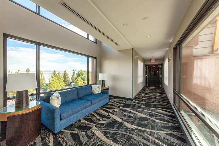 Ballroom/Hall 88 of 110