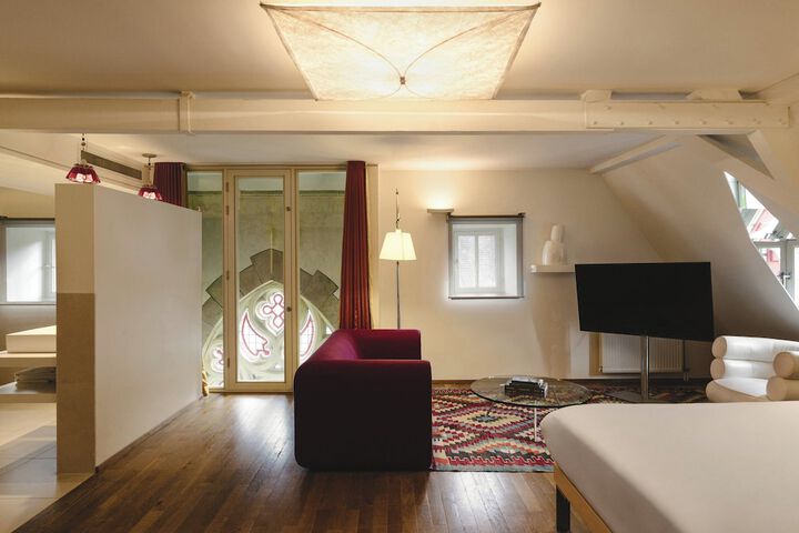 Room 27 of 57