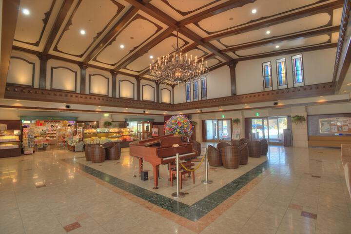 Entrance & Lobby