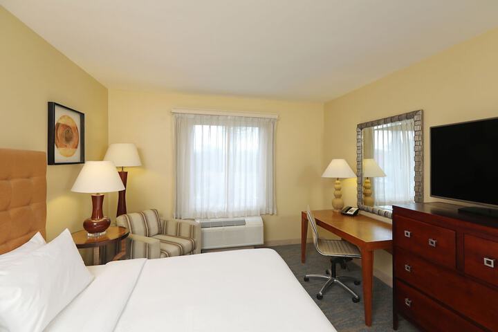 Room 10 of 33