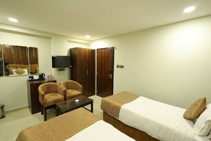 Room 2 of 27