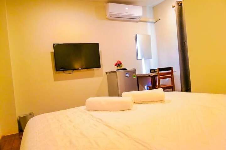 Room 8 of 33
