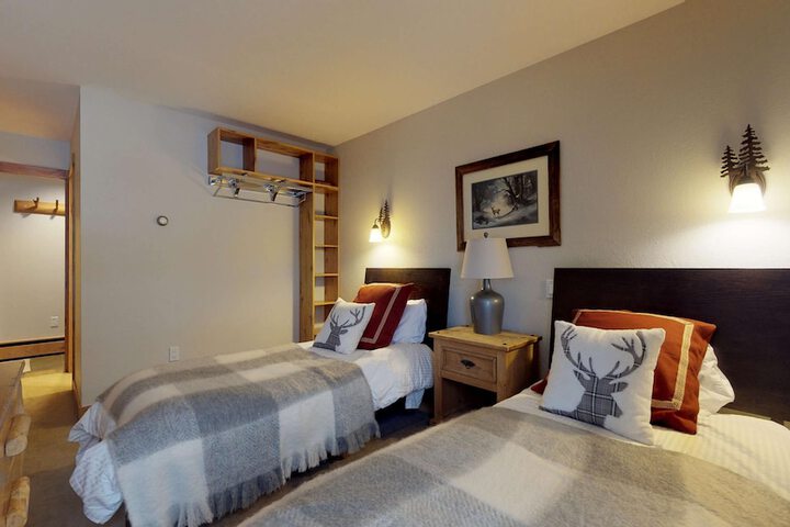 Room 25 of 77