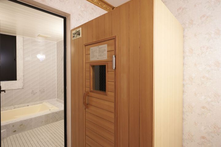 Room 12 of 28