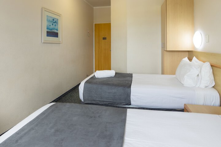 Room 7 of 27