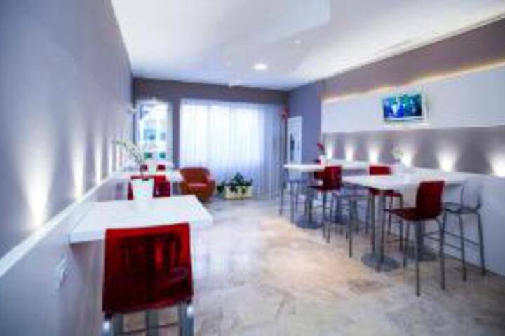 Dining 11 of 23