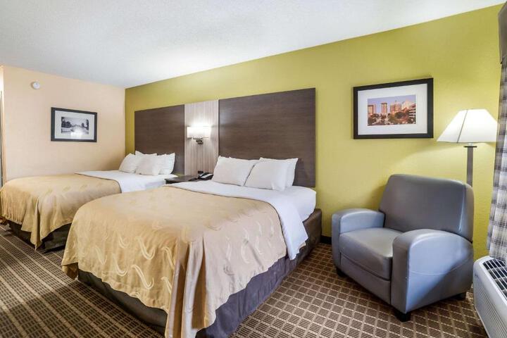 1 Queen Bed (4 of 4)