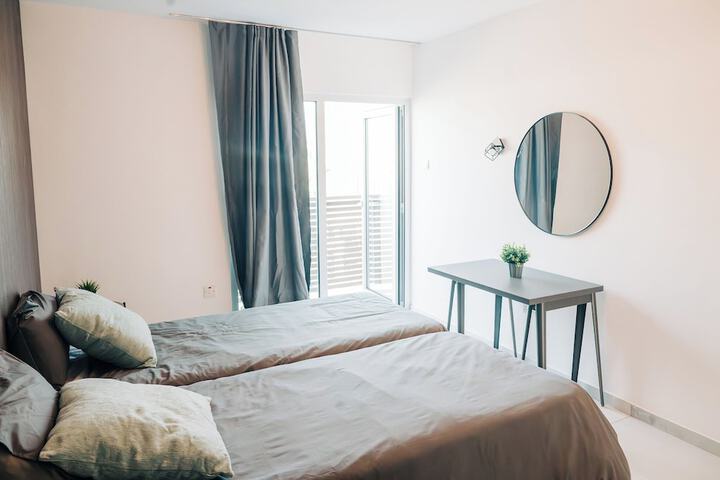 Room 6 of 11