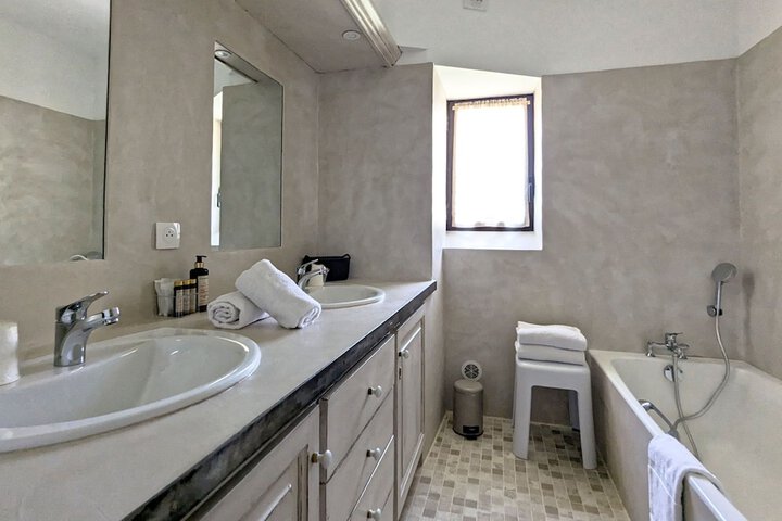 Room 54 of 124