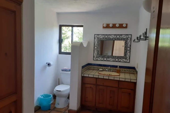 Room 8 of 10
