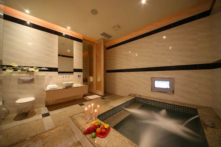 Hot Tub 36 of 49