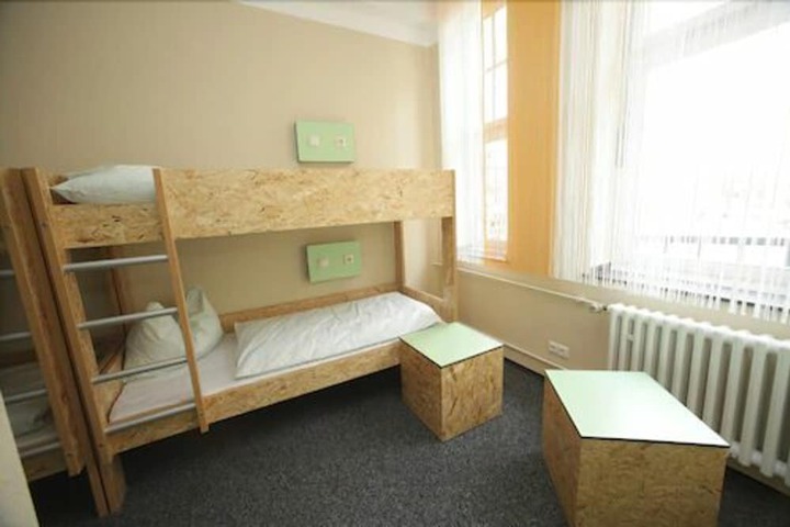 Room 8 of 37