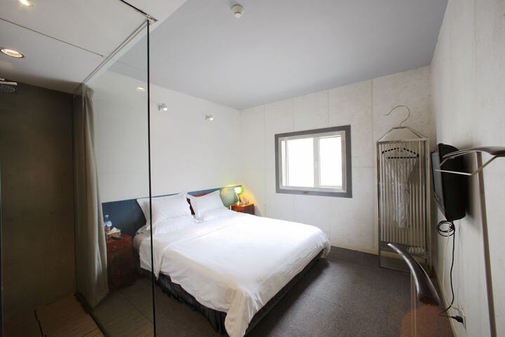 Room 18 of 39