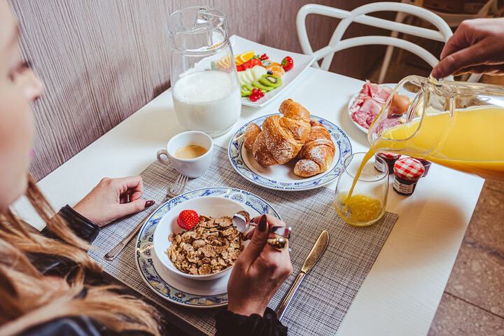 Breakfast/Coffee Service 18 of 37