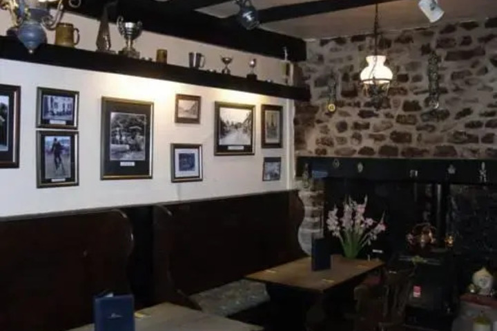 THE ROSE CROWN INN