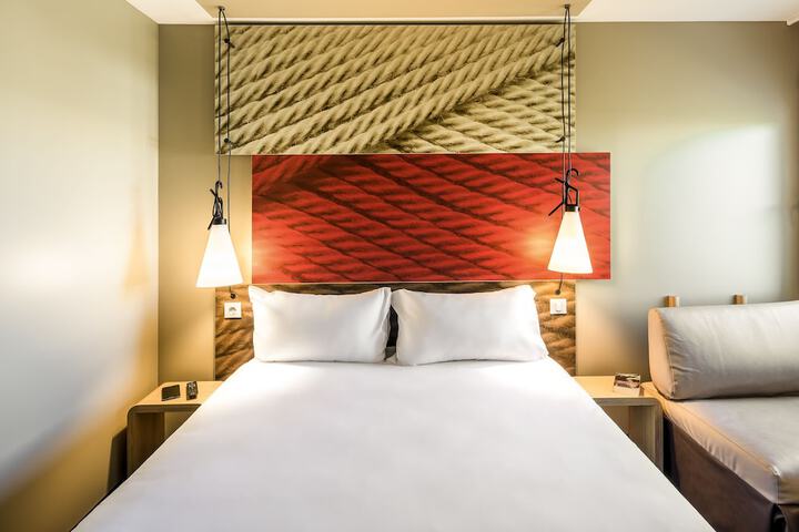 Room 6 of 72