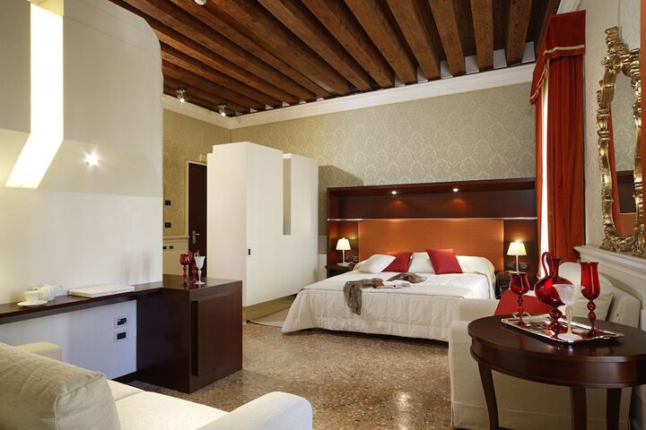 Room 40 of 290