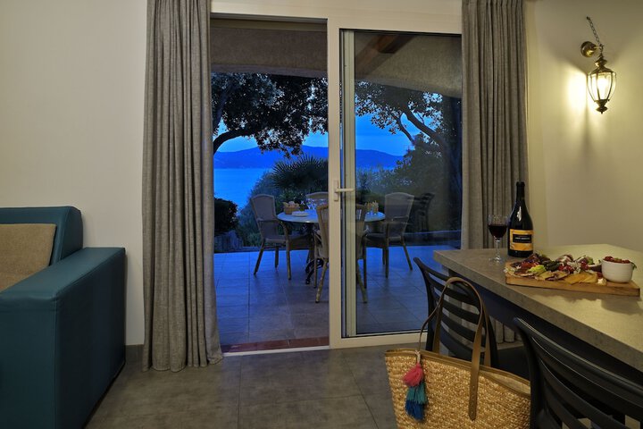 Room 15 of 38