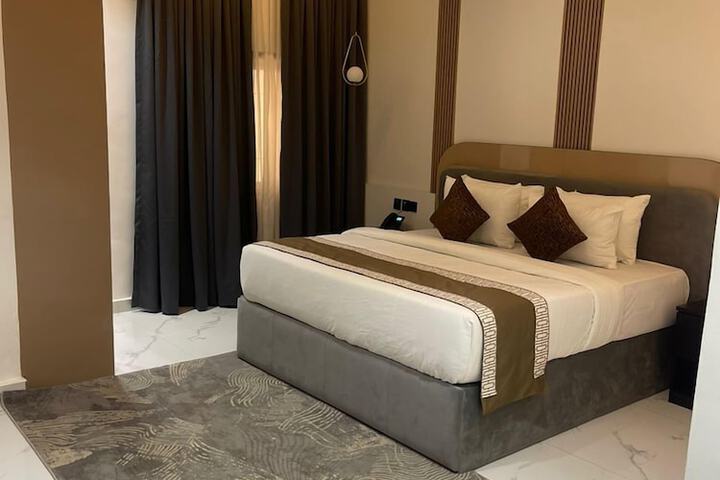 Room 10 of 21
