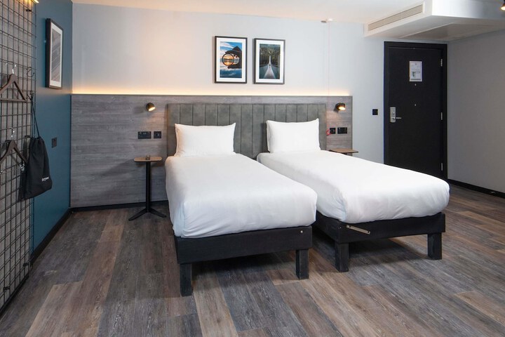 Room 44 of 111