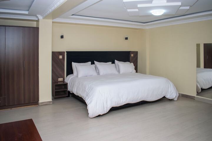 Room 33 of 97