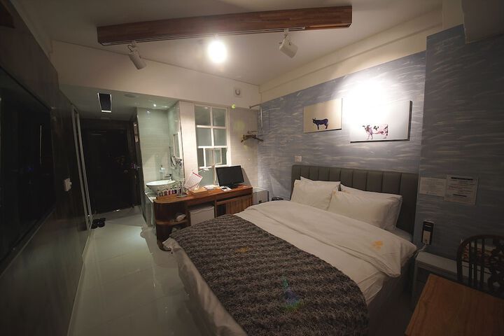 Room 8 of 68