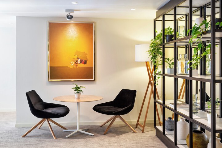 Lounge 119 of 125