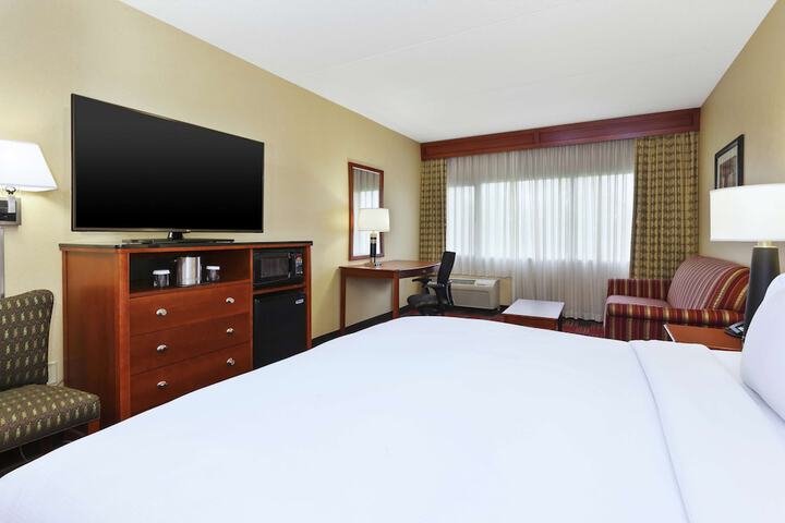 1 King Bed (24 of 26)