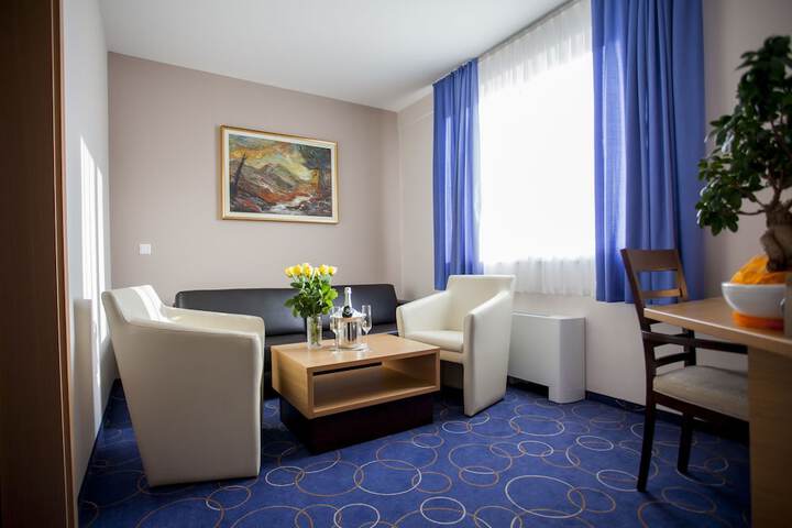 Room 6 of 47