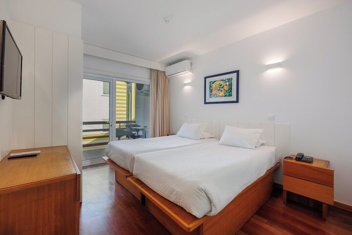 Room 5 of 28