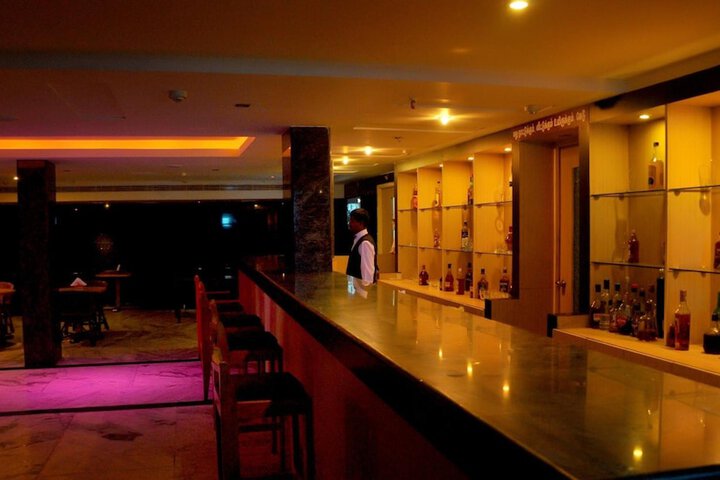 Lounge 23 of 33