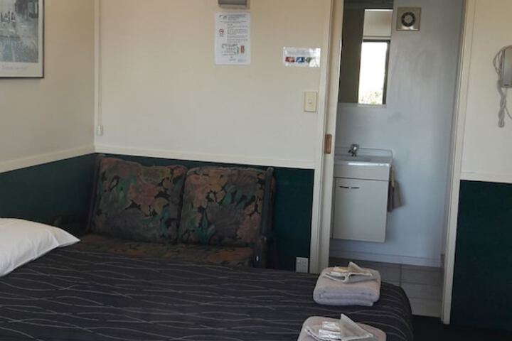 Room 7 of 48