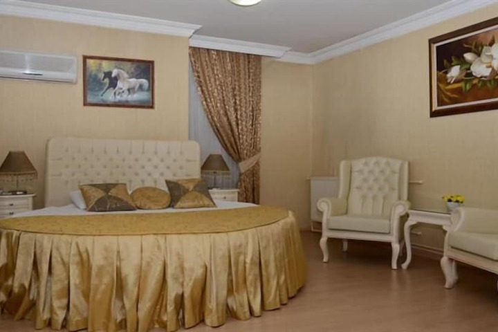 Room 7 of 13