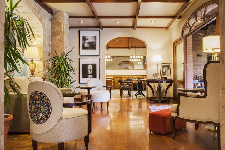 Entrance & Lobby