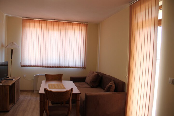 Room 9 of 18