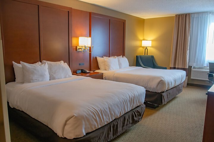 2 Queen Beds (1 of 20)
