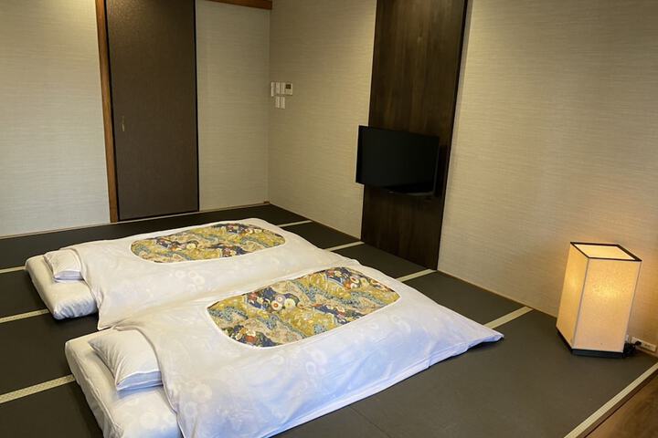 Room 4 of 42