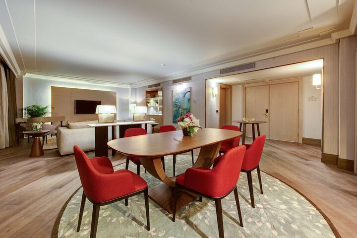 Room 27 of 113