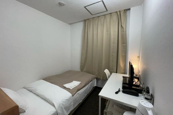 Room 18 of 33