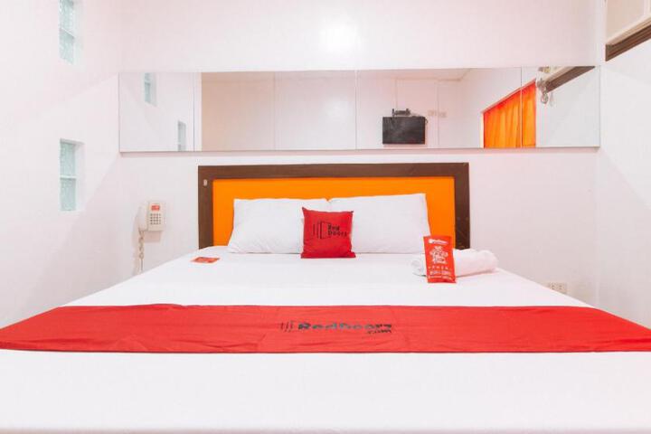 RedDoorz at EL Runway Hotel Bulacan