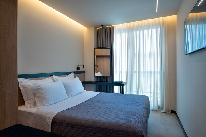 Room 33 of 57