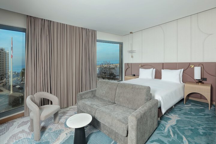 Room 14 of 83