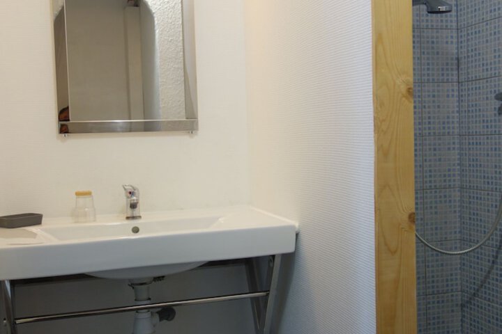 Room 12 of 18