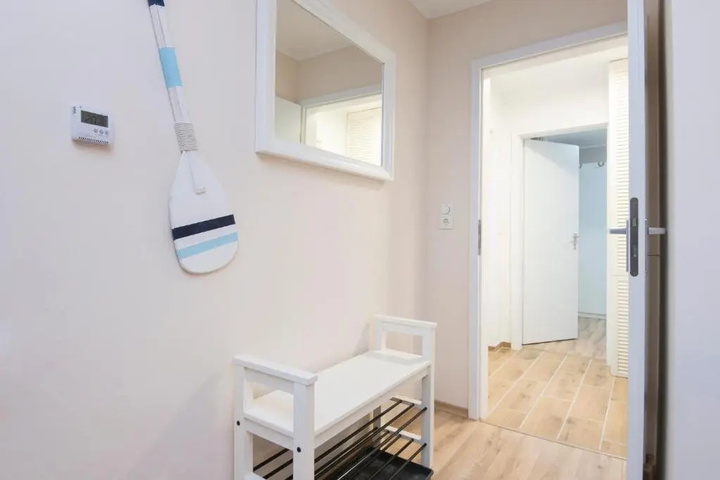 Room 9 of 16