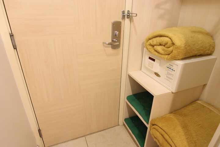 Room 16 of 50