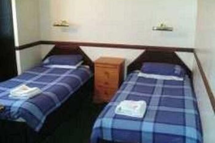 Room 5 of 8
