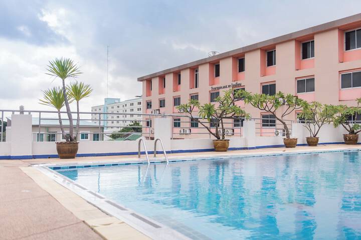 Pools & Facilities