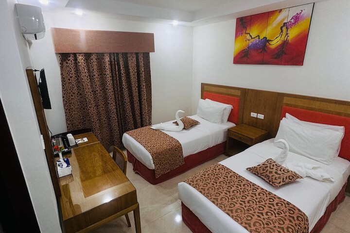 Room 8 of 27