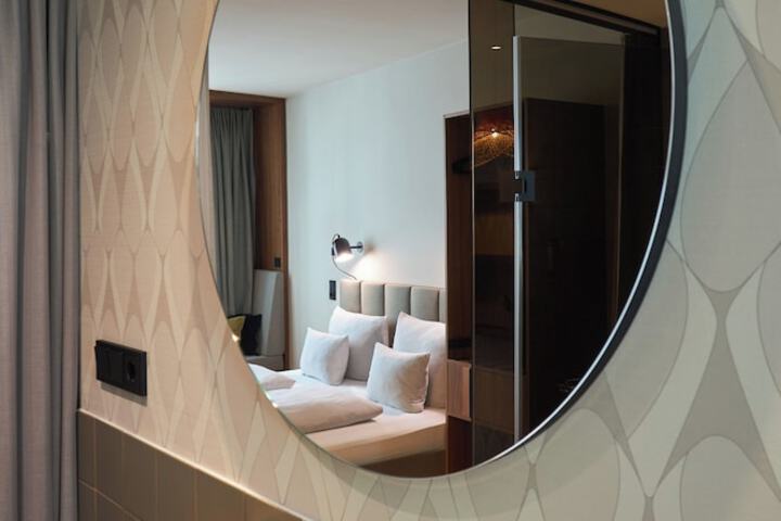 Room 72 of 122