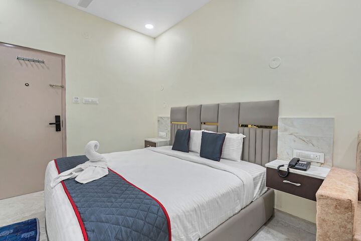 Room 11 of 24